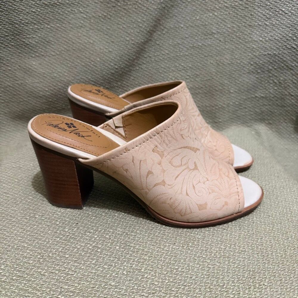 Patricia Nash Shelli Leather Patterned Beige Slip On High Heal Shoes Size 9 NWOT